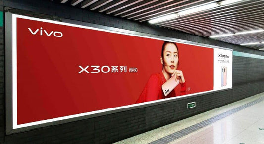 北京地下鉄 西单駅 ホーム 大型ボード